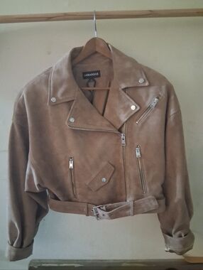 Lamarque Beige Suede Moto Jacket with Silver Hardware